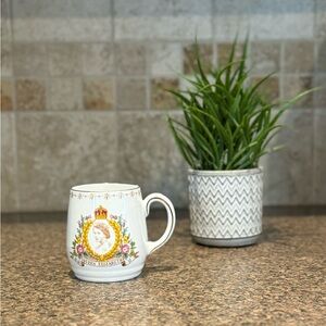 1953 Queen Elizabeth II Coronation Tuscan English Bone China Mug/Cup